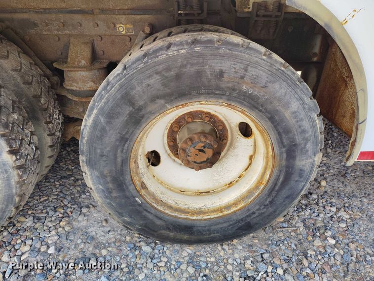 image for item DP5105 2009 Peterbilt 365 fuel / lube truck