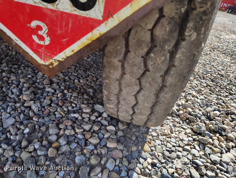 image for item DP5105 2009 Peterbilt 365 fuel / lube truck