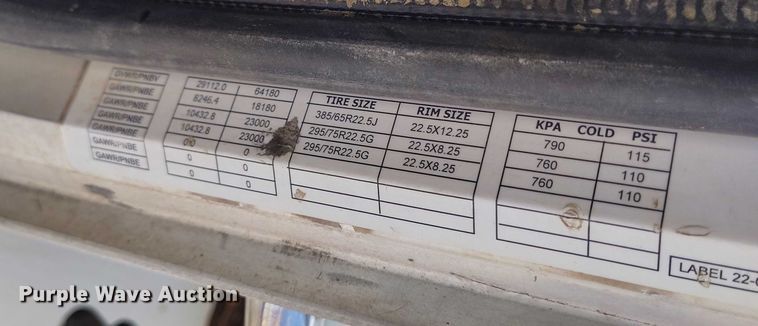 image for item DP5105 2009 Peterbilt 365 fuel / lube truck