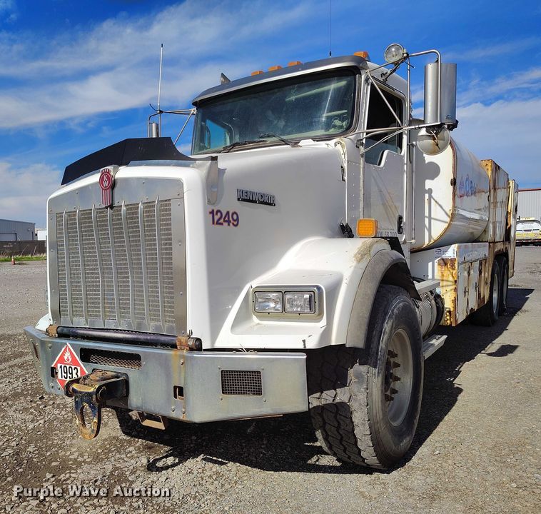 image for item DP5107 2011 Kenworth T800 fuel / lube truck