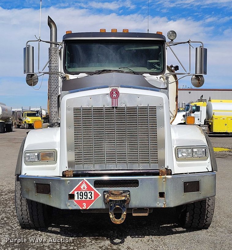image for item DP5107 2011 Kenworth T800 fuel / lube truck