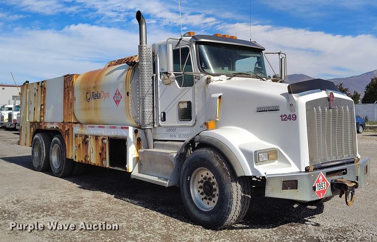 image for item DP5107 2011 Kenworth T800 fuel / lube truck
