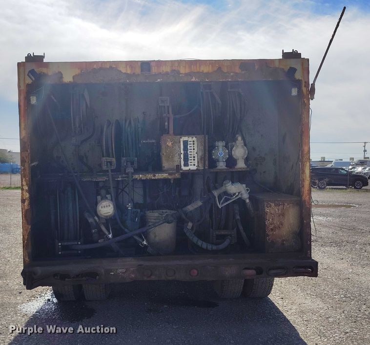 image for item DP5107 2011 Kenworth T800 fuel / lube truck