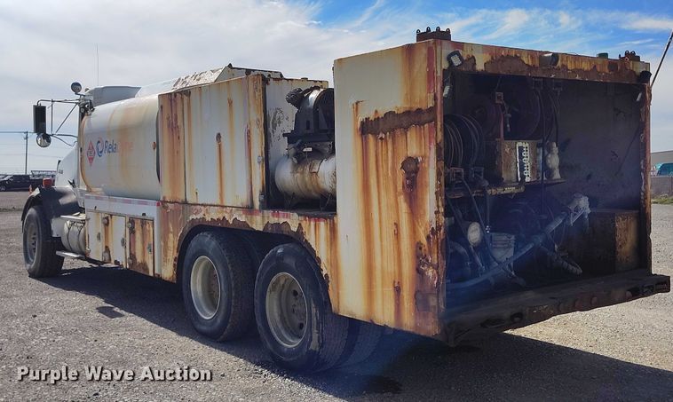 image for item DP5107 2011 Kenworth T800 fuel / lube truck