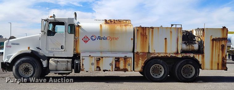 image for item DP5107 2011 Kenworth T800 fuel / lube truck