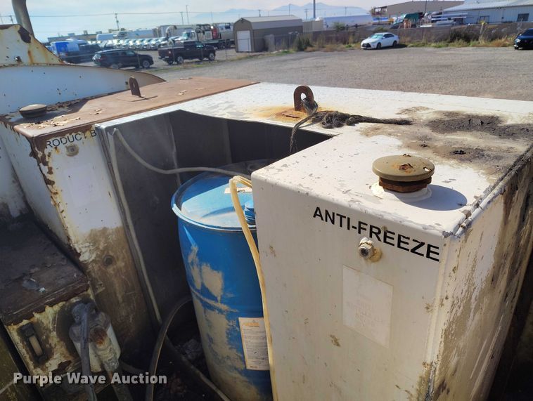 image for item DP5107 2011 Kenworth T800 fuel / lube truck