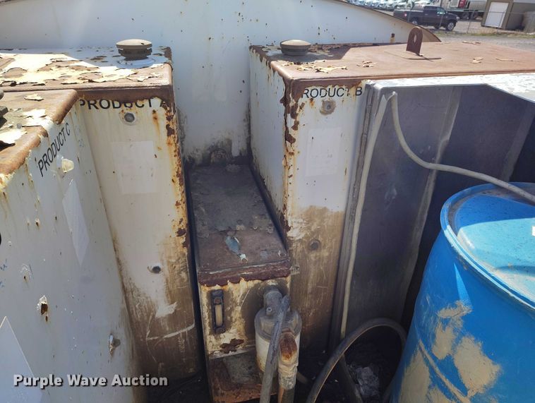 image for item DP5107 2011 Kenworth T800 fuel / lube truck