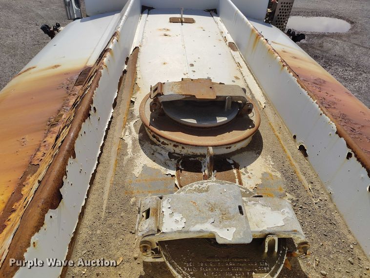 image for item DP5107 2011 Kenworth T800 fuel / lube truck