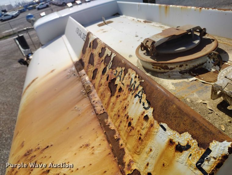 image for item DP5107 2011 Kenworth T800 fuel / lube truck