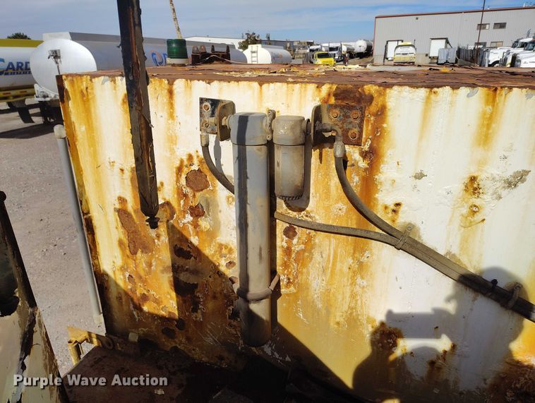 image for item DP5107 2011 Kenworth T800 fuel / lube truck