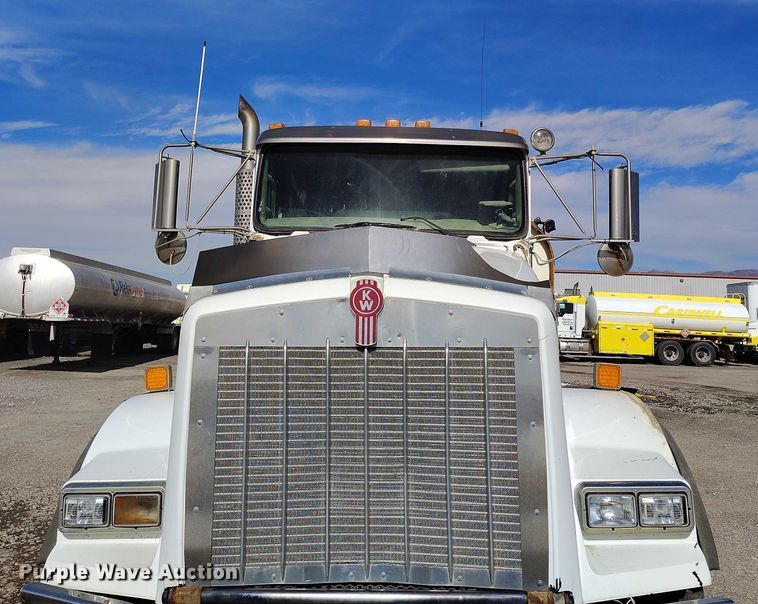 image for item DP5107 2011 Kenworth T800 fuel / lube truck