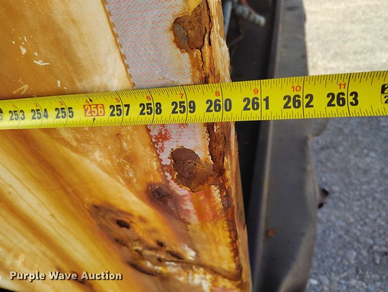 image for item DP5107 2011 Kenworth T800 fuel / lube truck