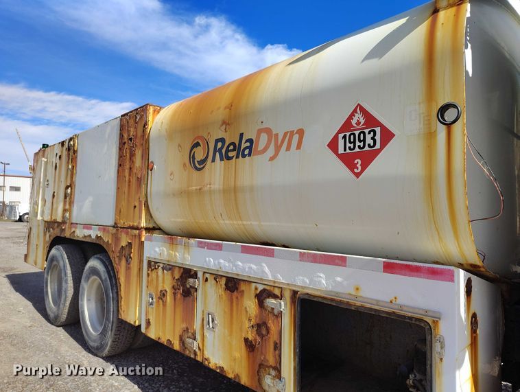 image for item DP5107 2011 Kenworth T800 fuel / lube truck