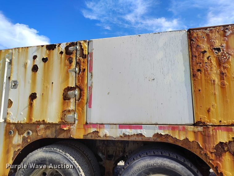 image for item DP5107 2011 Kenworth T800 fuel / lube truck