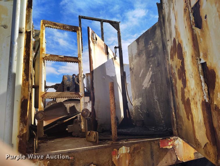 image for item DP5107 2011 Kenworth T800 fuel / lube truck