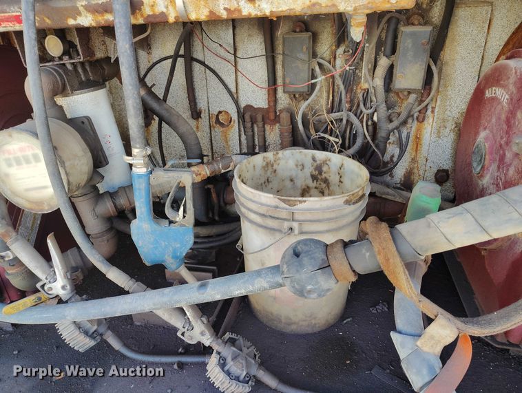 image for item DP5107 2011 Kenworth T800 fuel / lube truck