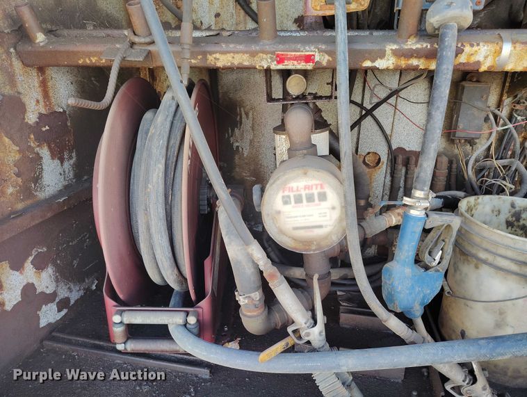 image for item DP5107 2011 Kenworth T800 fuel / lube truck