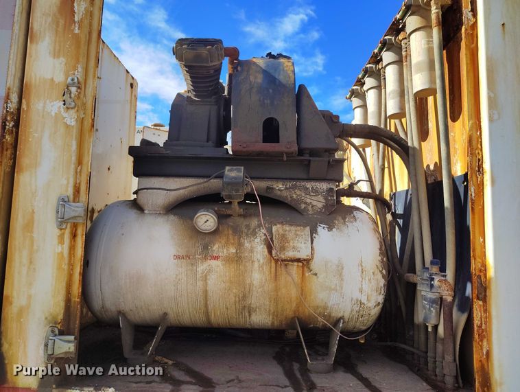 image for item DP5107 2011 Kenworth T800 fuel / lube truck