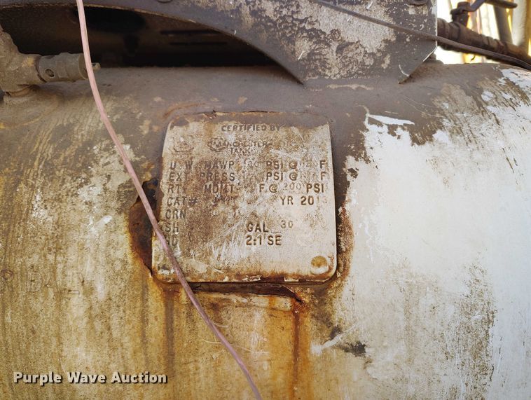 image for item DP5107 2011 Kenworth T800 fuel / lube truck