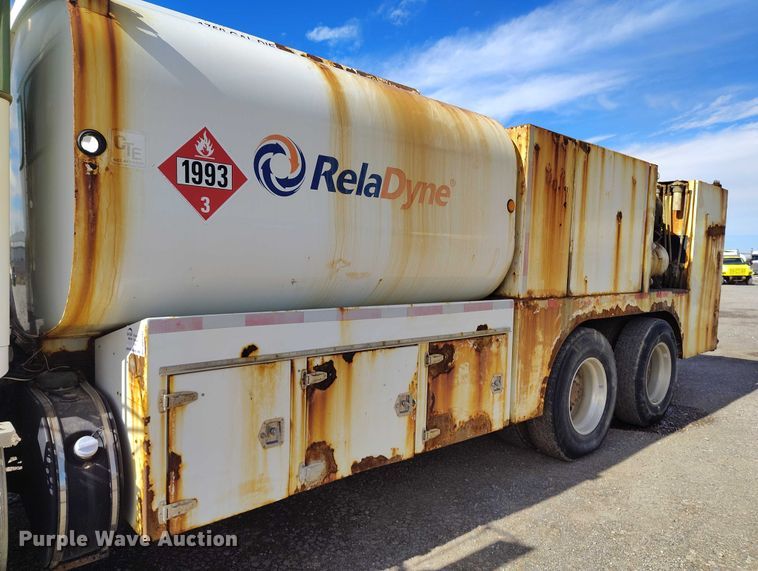 image for item DP5107 2011 Kenworth T800 fuel / lube truck