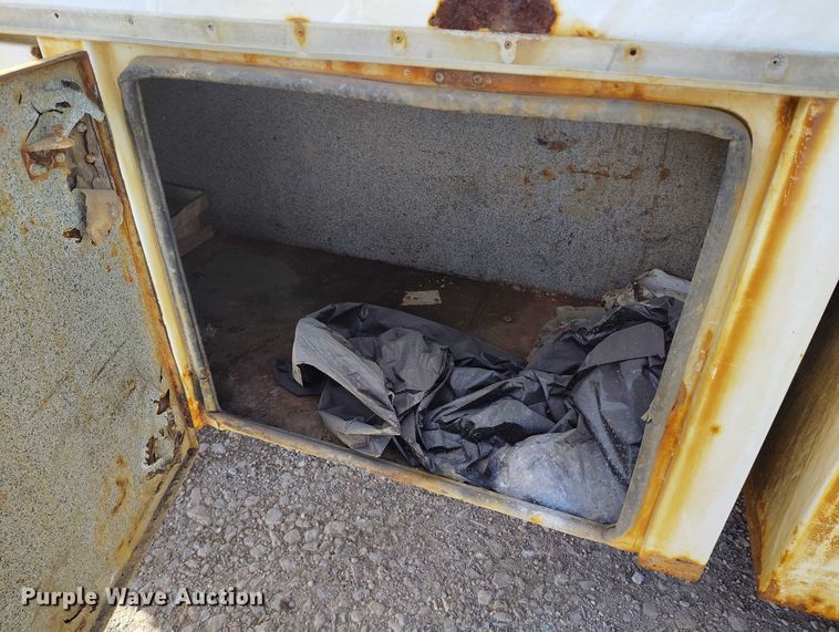 image for item DP5107 2011 Kenworth T800 fuel / lube truck