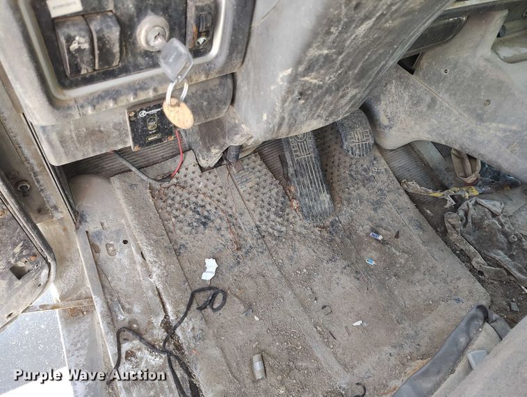 image for item DP5107 2011 Kenworth T800 fuel / lube truck