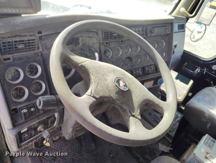 image for item DP5107 2011 Kenworth T800 fuel / lube truck