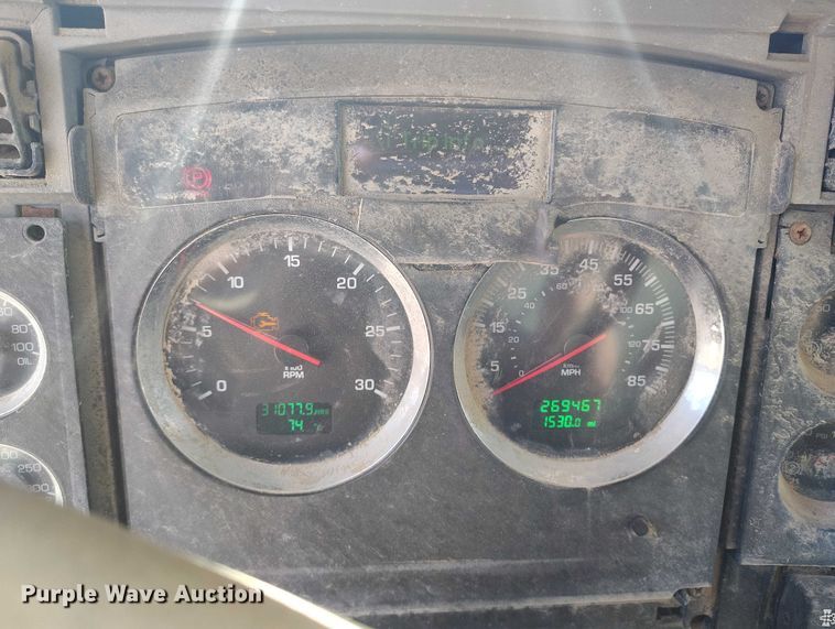 image for item DP5107 2011 Kenworth T800 fuel / lube truck