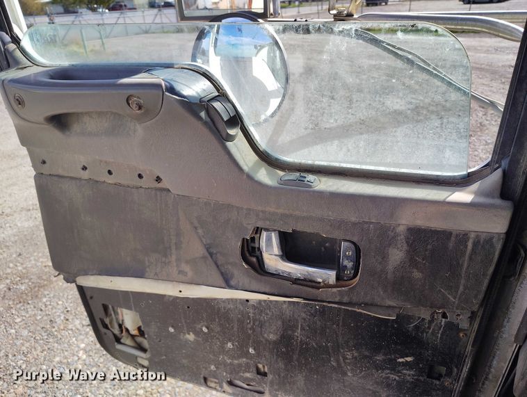 image for item DP5107 2011 Kenworth T800 fuel / lube truck