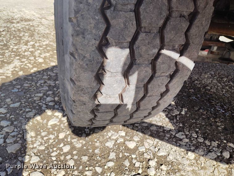 image for item DP5107 2011 Kenworth T800 fuel / lube truck