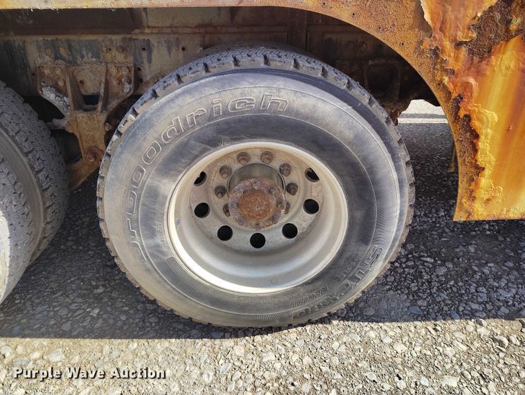 image for item DP5107 2011 Kenworth T800 fuel / lube truck