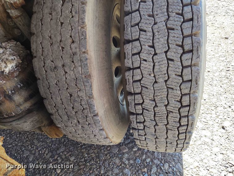 image for item DP5107 2011 Kenworth T800 fuel / lube truck