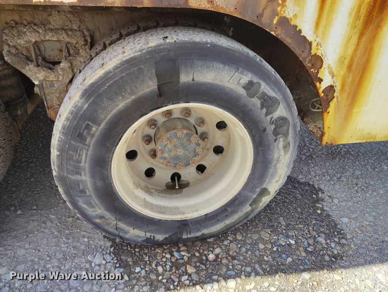 image for item DP5107 2011 Kenworth T800 fuel / lube truck