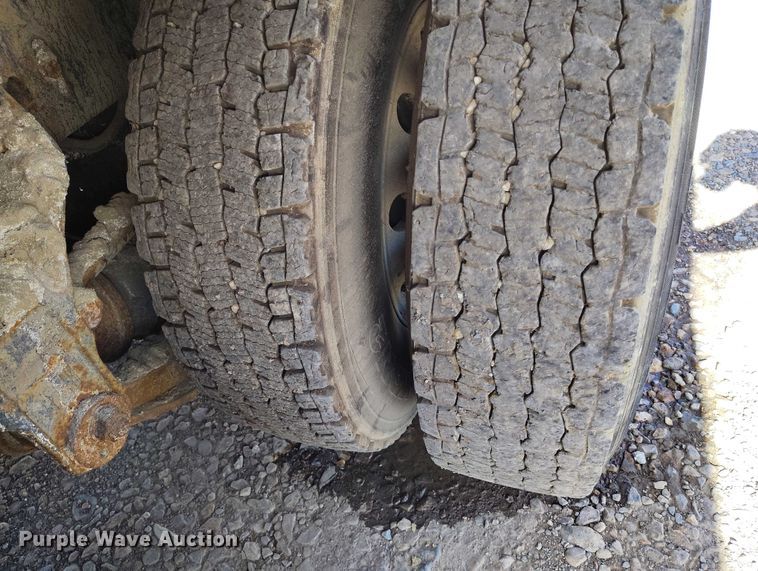 image for item DP5107 2011 Kenworth T800 fuel / lube truck