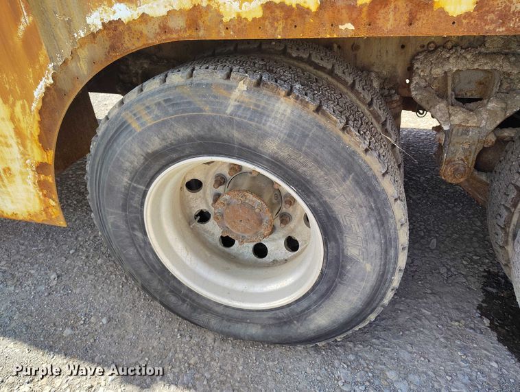 image for item DP5107 2011 Kenworth T800 fuel / lube truck