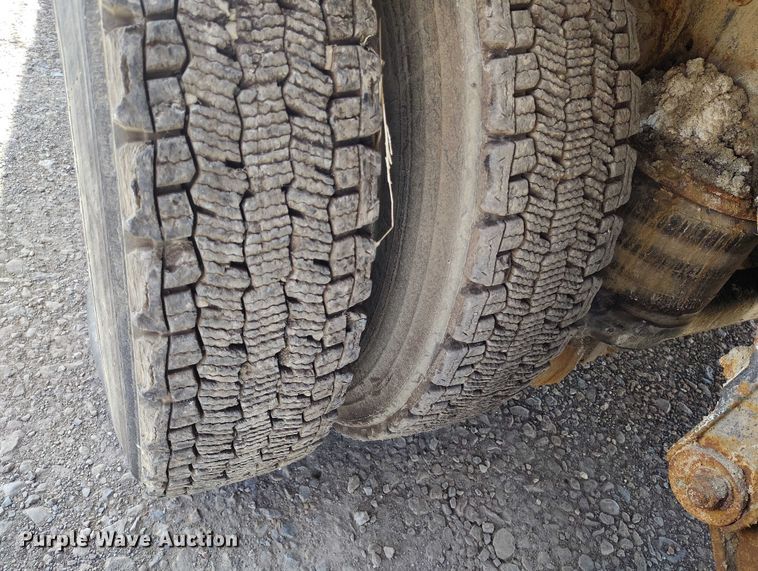 image for item DP5107 2011 Kenworth T800 fuel / lube truck