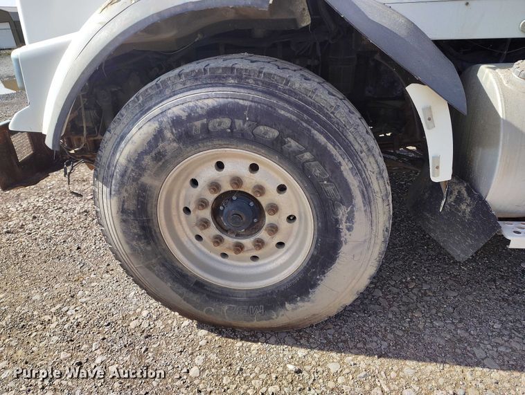 image for item DP5107 2011 Kenworth T800 fuel / lube truck