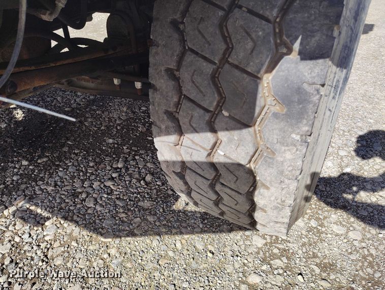 image for item DP5107 2011 Kenworth T800 fuel / lube truck