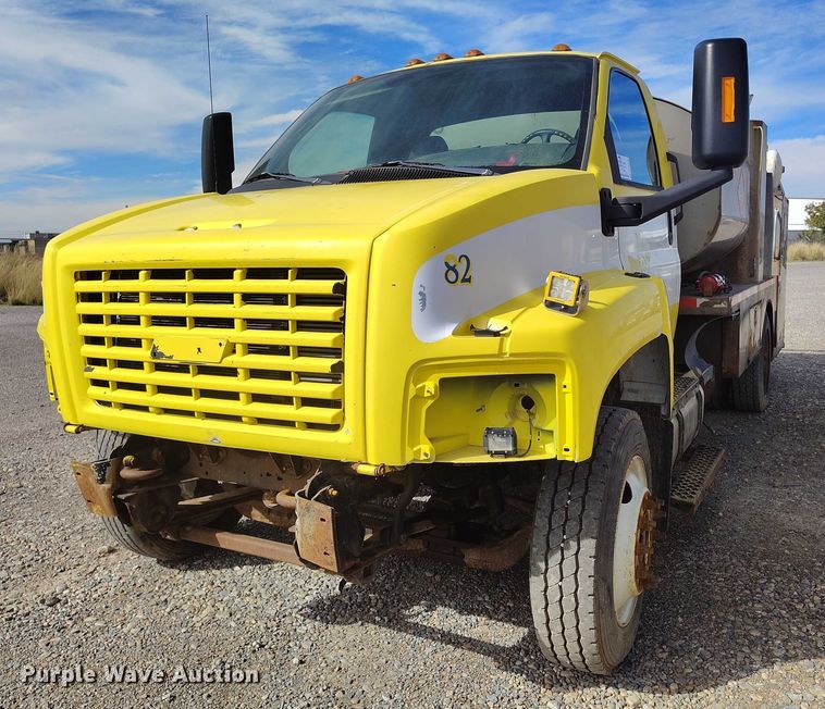image for item DP5108 2003 GMC TC6C042 fuel / lube truck