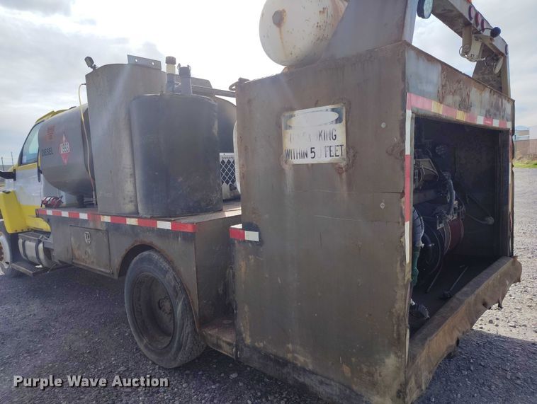 image for item DP5108 2003 GMC TC6C042 fuel / lube truck