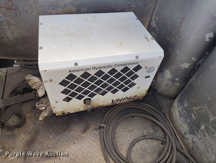 image for item DP5108 2003 GMC TC6C042 fuel / lube truck