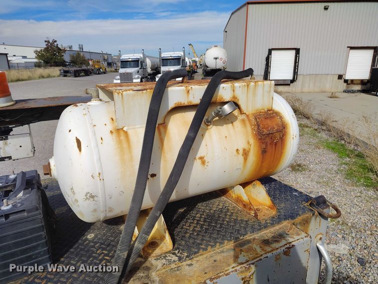 image for item DP5108 2003 GMC TC6C042 fuel / lube truck