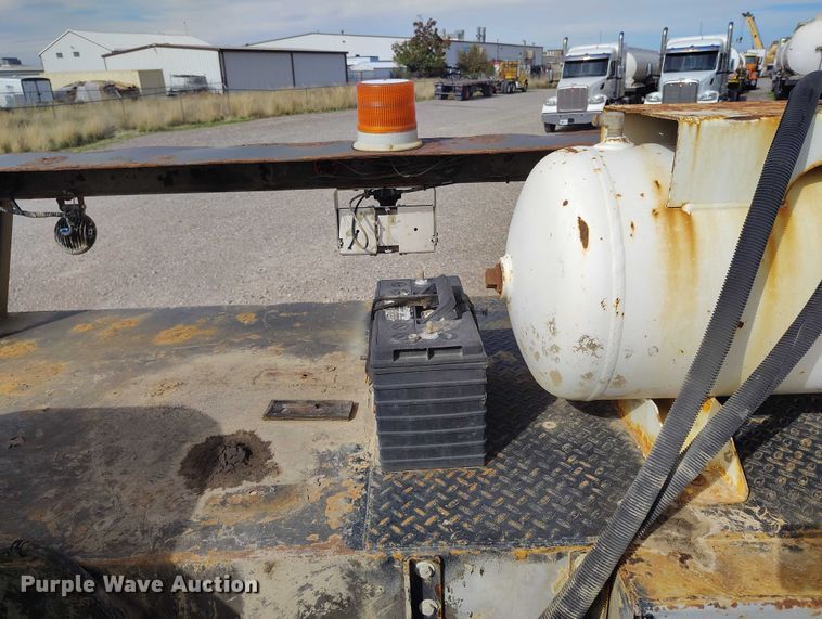 image for item DP5108 2003 GMC TC6C042 fuel / lube truck