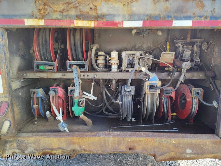 image for item DP5108 2003 GMC TC6C042 fuel / lube truck