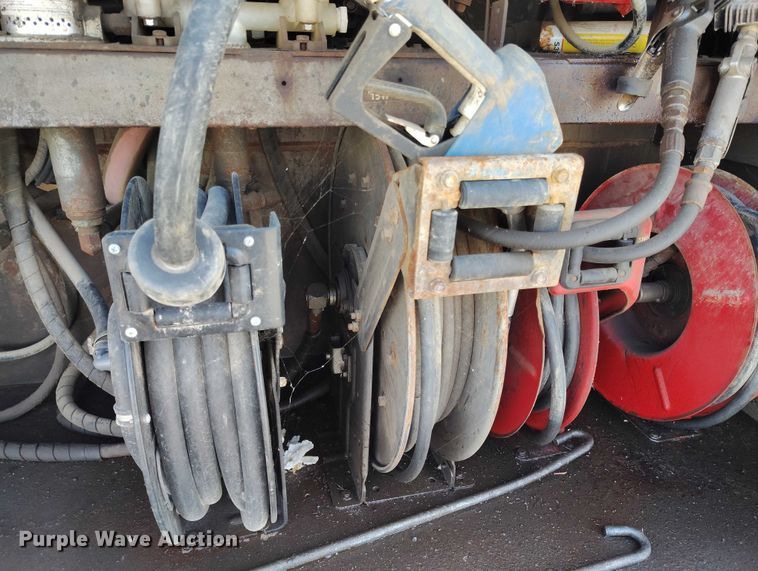 image for item DP5108 2003 GMC TC6C042 fuel / lube truck