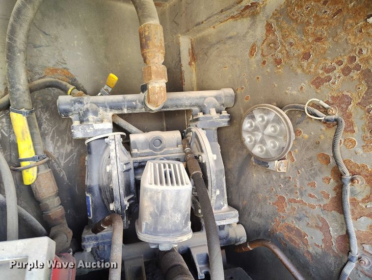 image for item DP5108 2003 GMC TC6C042 fuel / lube truck