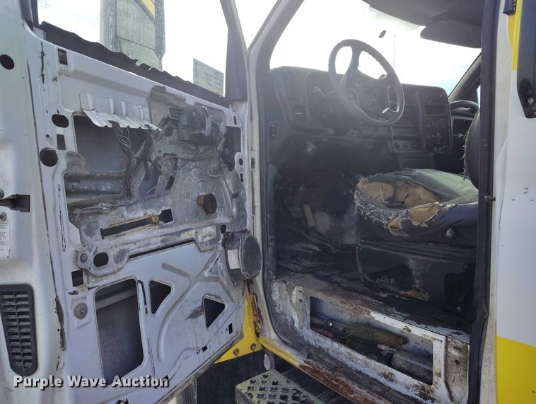 image for item DP5108 2003 GMC TC6C042 fuel / lube truck