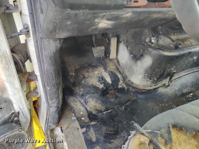 image for item DP5108 2003 GMC TC6C042 fuel / lube truck