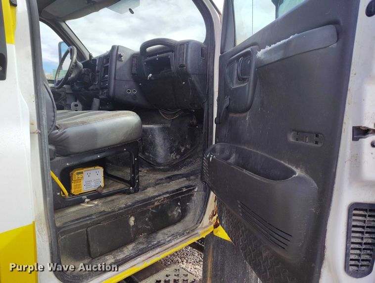 image for item DP5108 2003 GMC TC6C042 fuel / lube truck