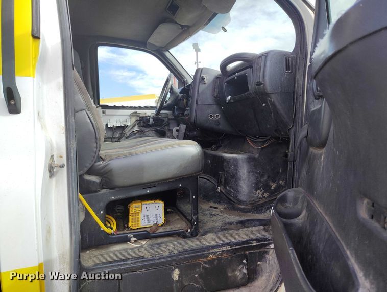 image for item DP5108 2003 GMC TC6C042 fuel / lube truck